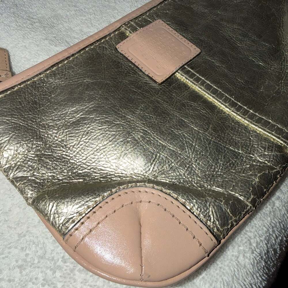Coach - Picture 6 of 11